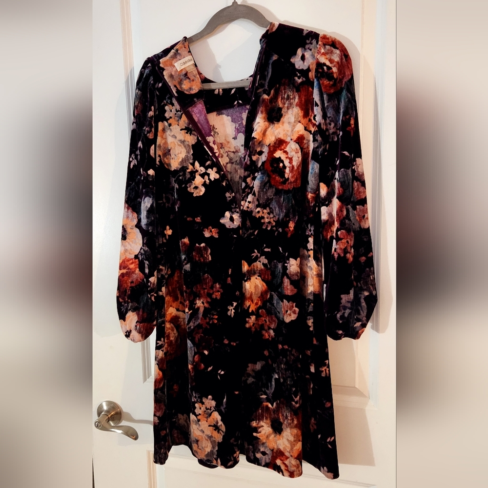 Calvin Klein Multicolor Floral Sleeve 3/4 Sleeve Velvet Dress. - Picture 5 of 6
